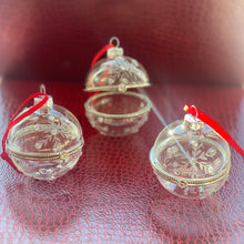 Load image into Gallery viewer, Christmas Ornament Glass Ball Treasure Box